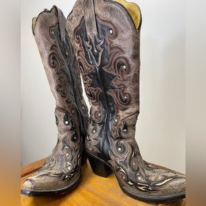 Women’s Corral cowboy boots with 21/2” heel